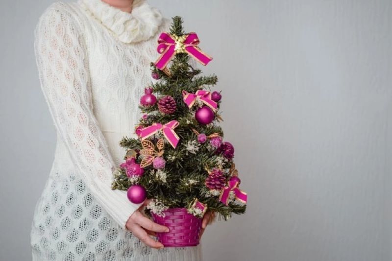3 Themes to Consider with Flocked Christmas Trees