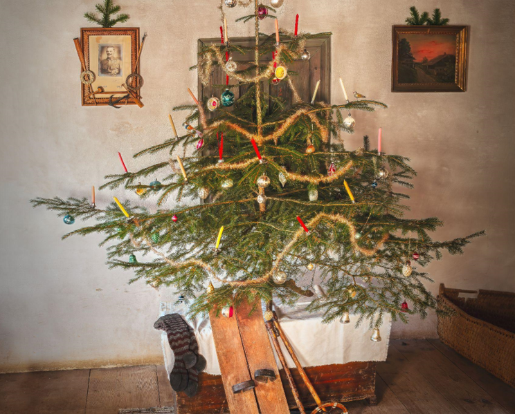 Artificial Christmas Trees: The Sustainable and Affordable Holiday Decor